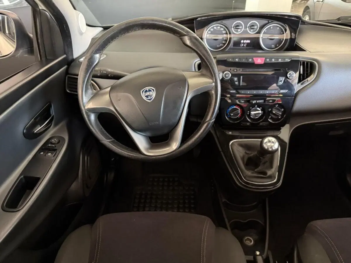 Lancia Ypsilon usata a Firenze (7)