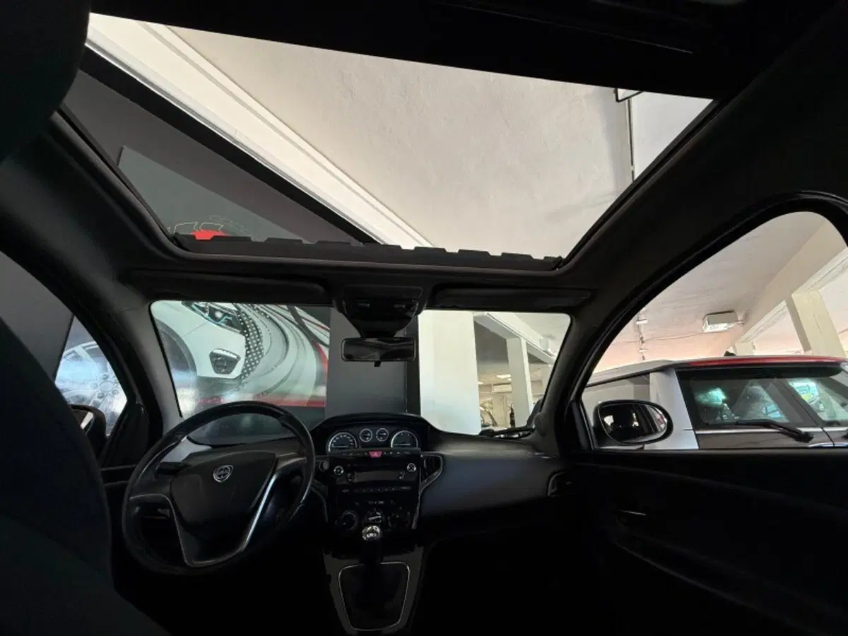Lancia Ypsilon usata a Firenze (8)