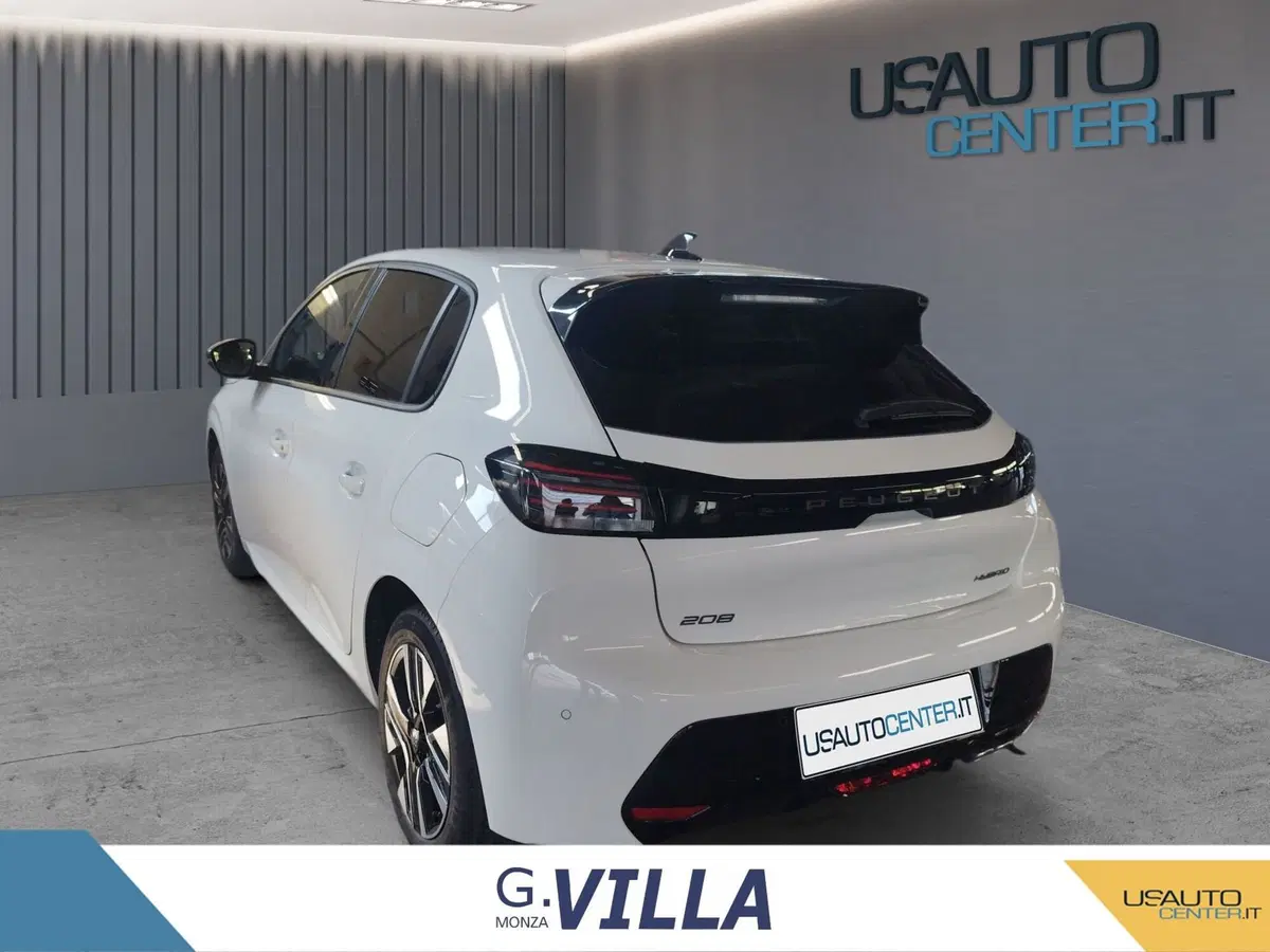 Peugeot 208 nuova a Milano (5)