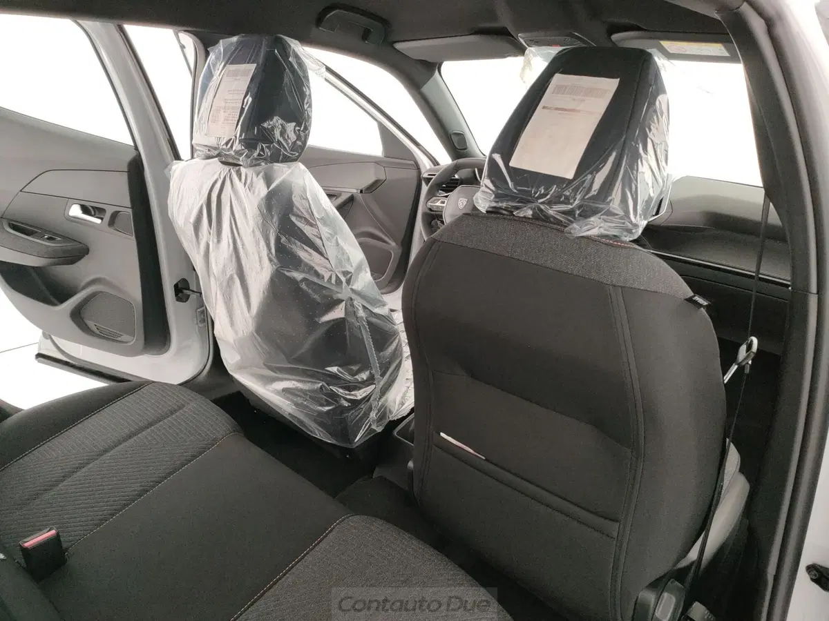 Peugeot 2008 nuova a Caserta (11)