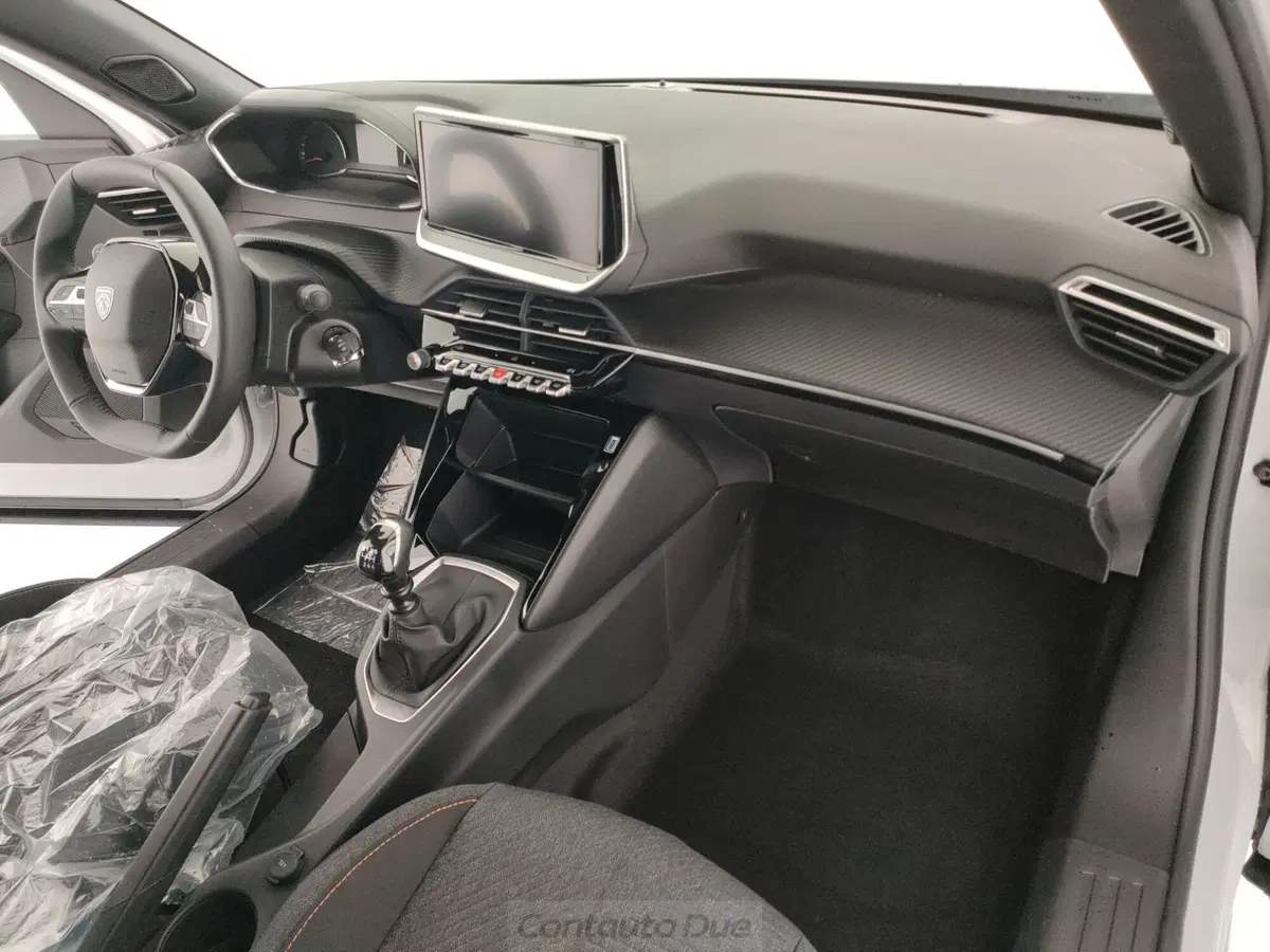 Peugeot 2008 nuova a Caserta (13)