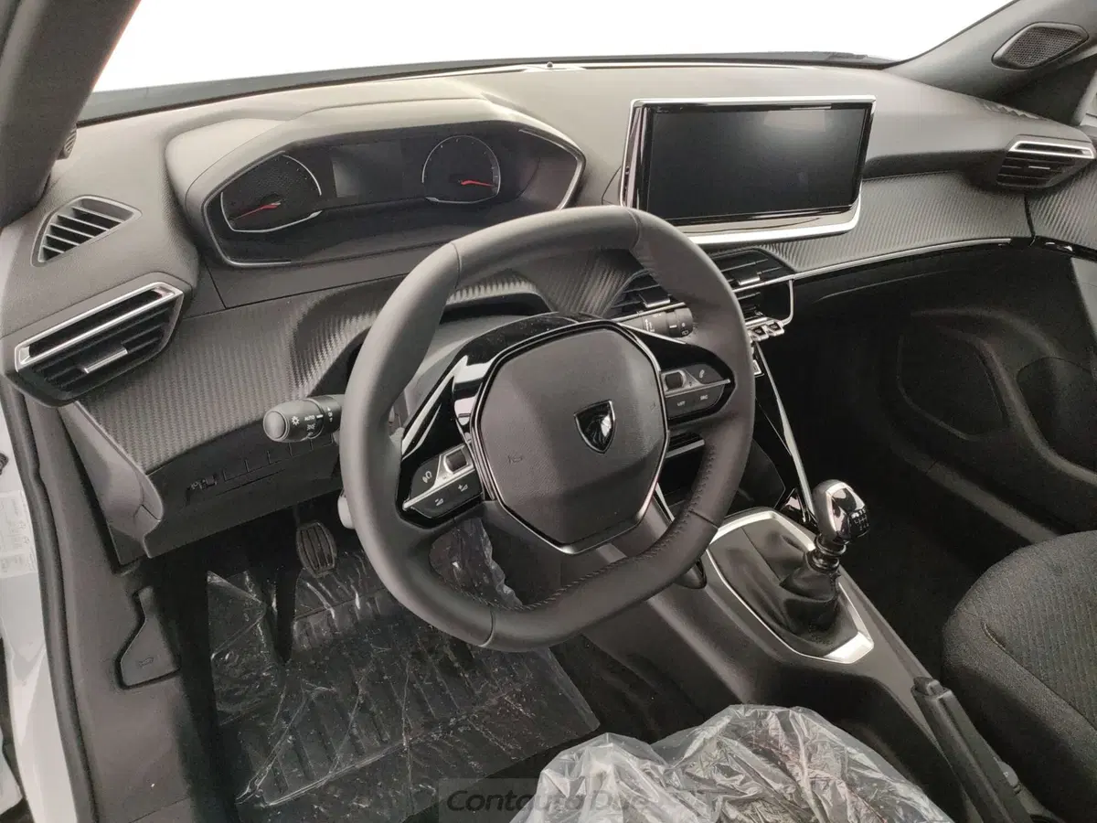 Peugeot 2008 nuova a Caserta (15)