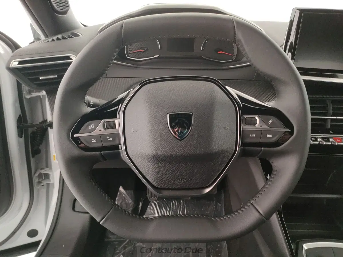 Peugeot 2008 nuova a Caserta (16)