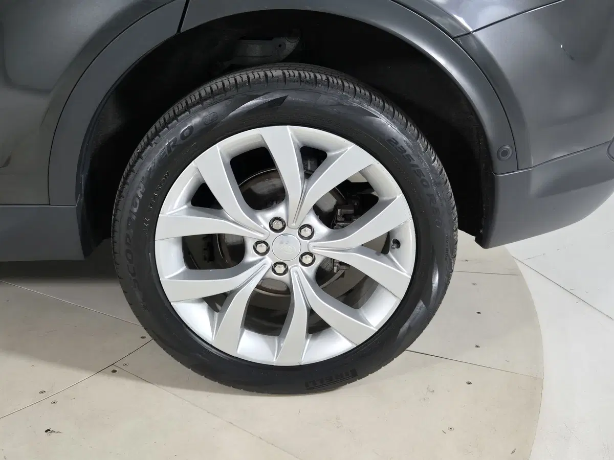 Land Rover Discovery Sport usata a Torino (9)