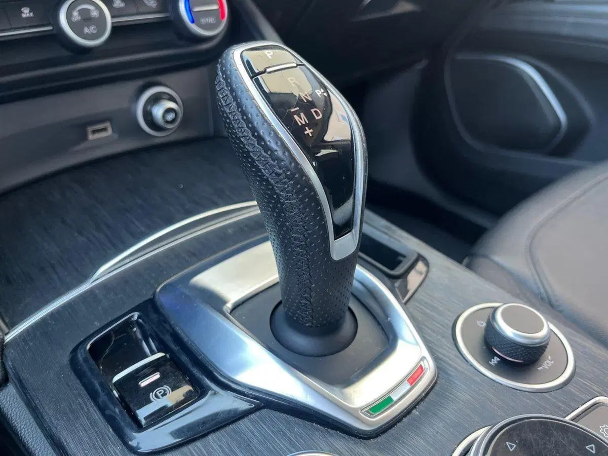 Alfa Romeo Stelvio usata a Catania (11)