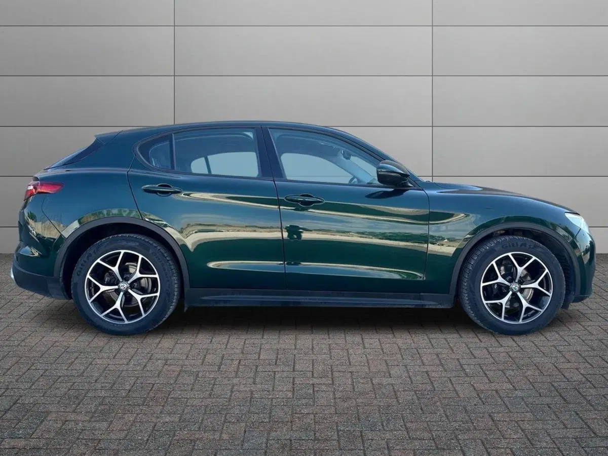 Alfa Romeo Stelvio usata a Catania (3)