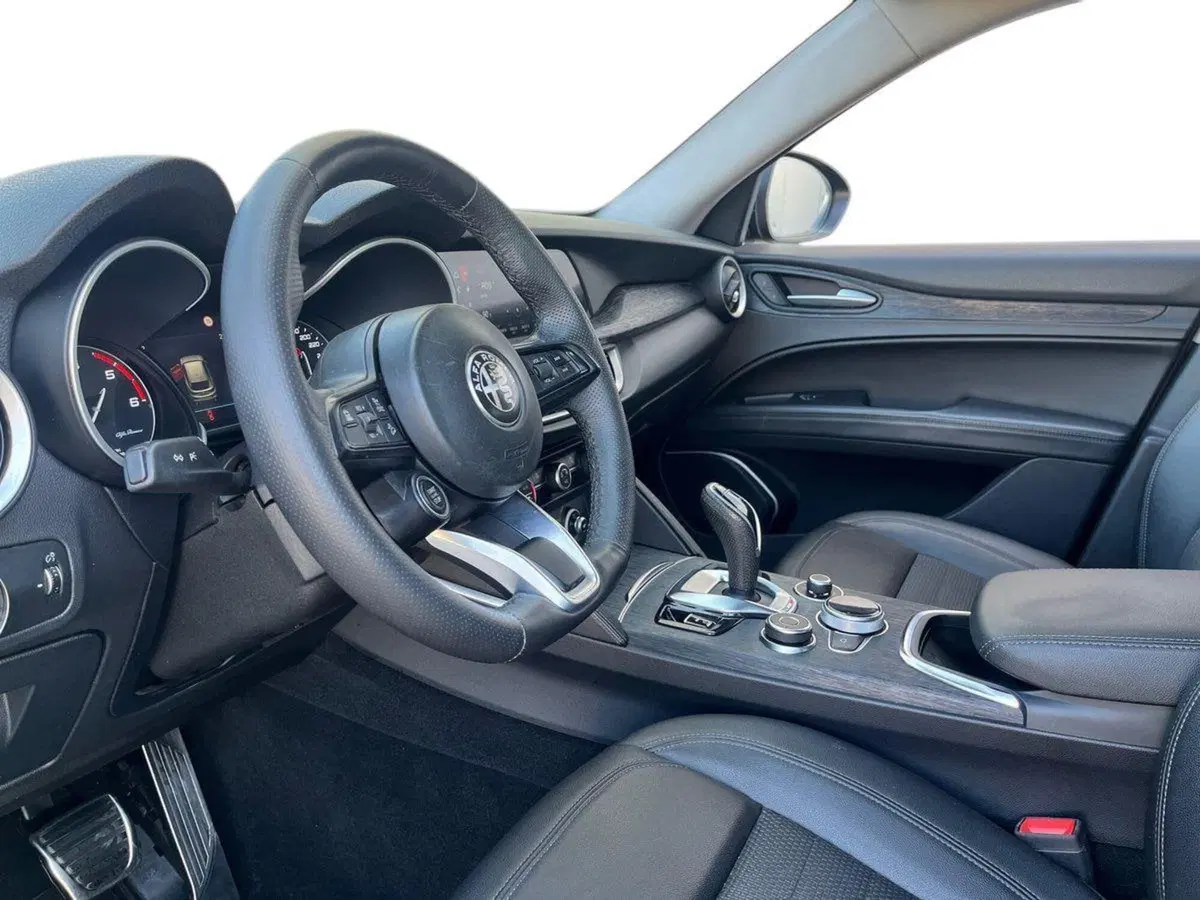 Alfa Romeo Stelvio usata a Catania (6)