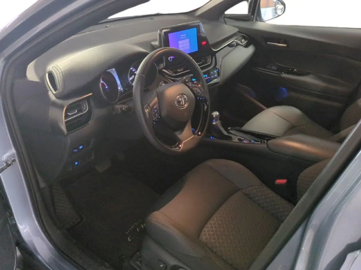 Toyota Toyota C-HR usata a Milano (12)