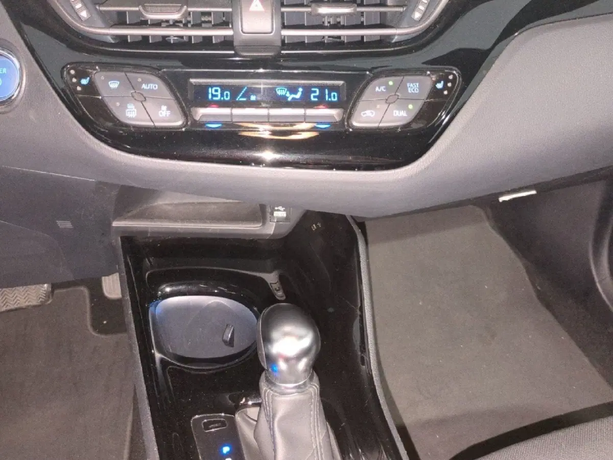Toyota Toyota C-HR usata a Milano (17)