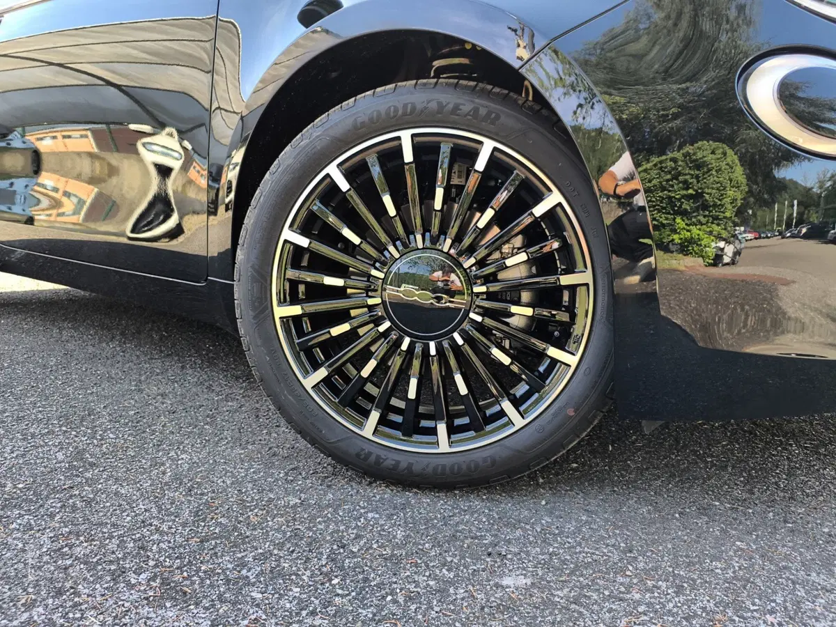 Fiat 500 nuova a La Spezia (2)