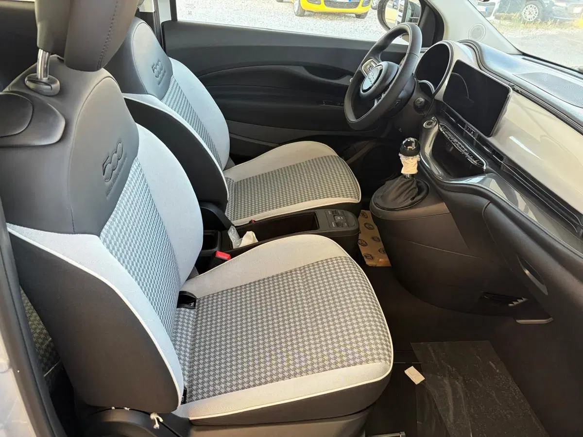 Fiat 500 Cabrio nuova a La Spezia (10)