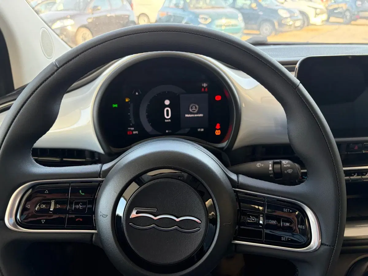 Fiat 500 Cabrio nuova a La Spezia (11)
