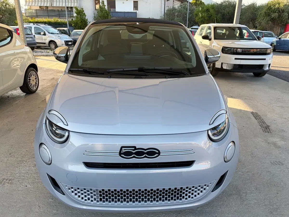 Fiat 500 Cabrio nuova a La Spezia (2)