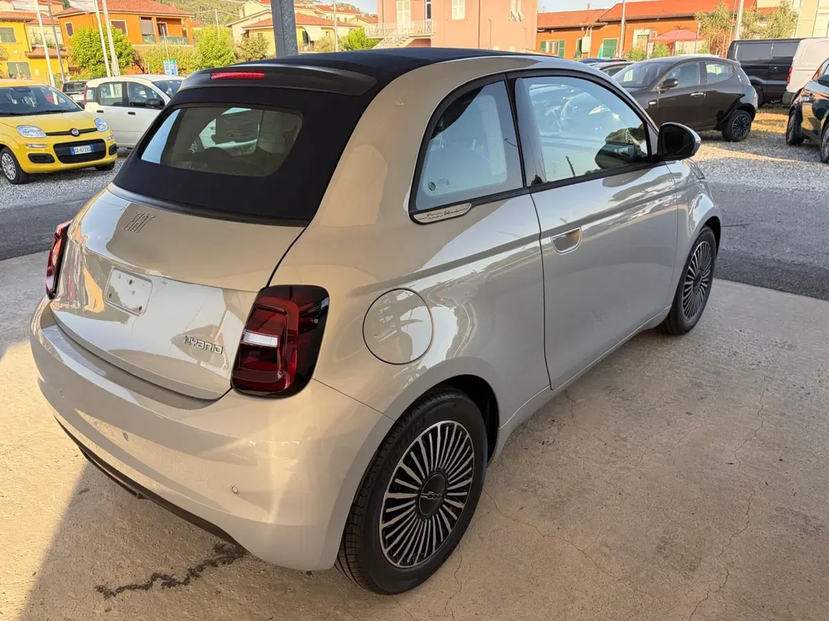 Fiat 500 Cabrio nuova a La Spezia (7)