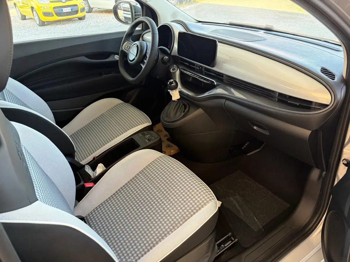 Fiat 500 Cabrio nuova a La Spezia (9)