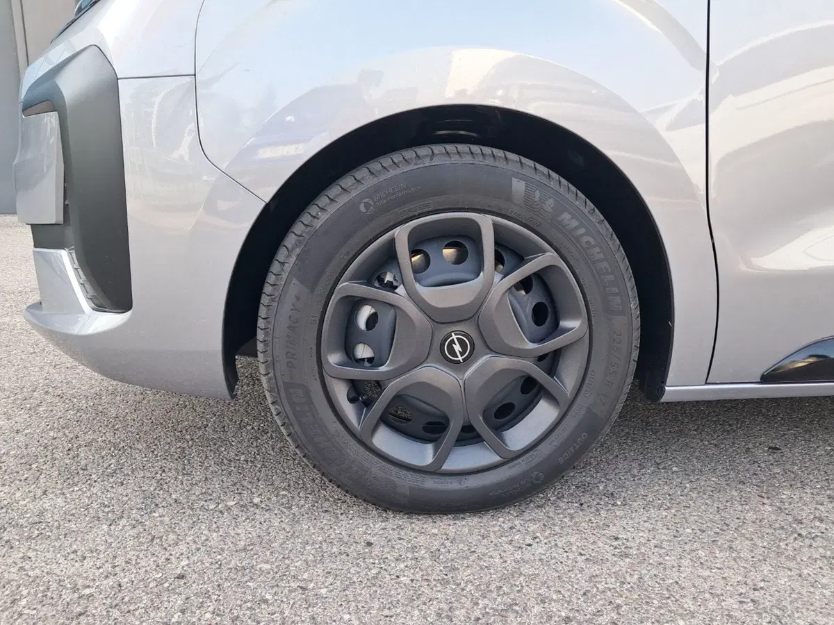 Opel Zafira-e Life nuova a Bologna (11)