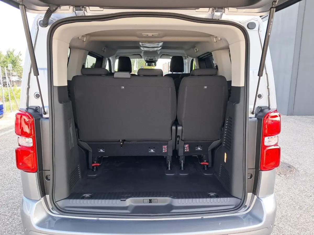 Opel Zafira-e Life nuova a Bologna (13)