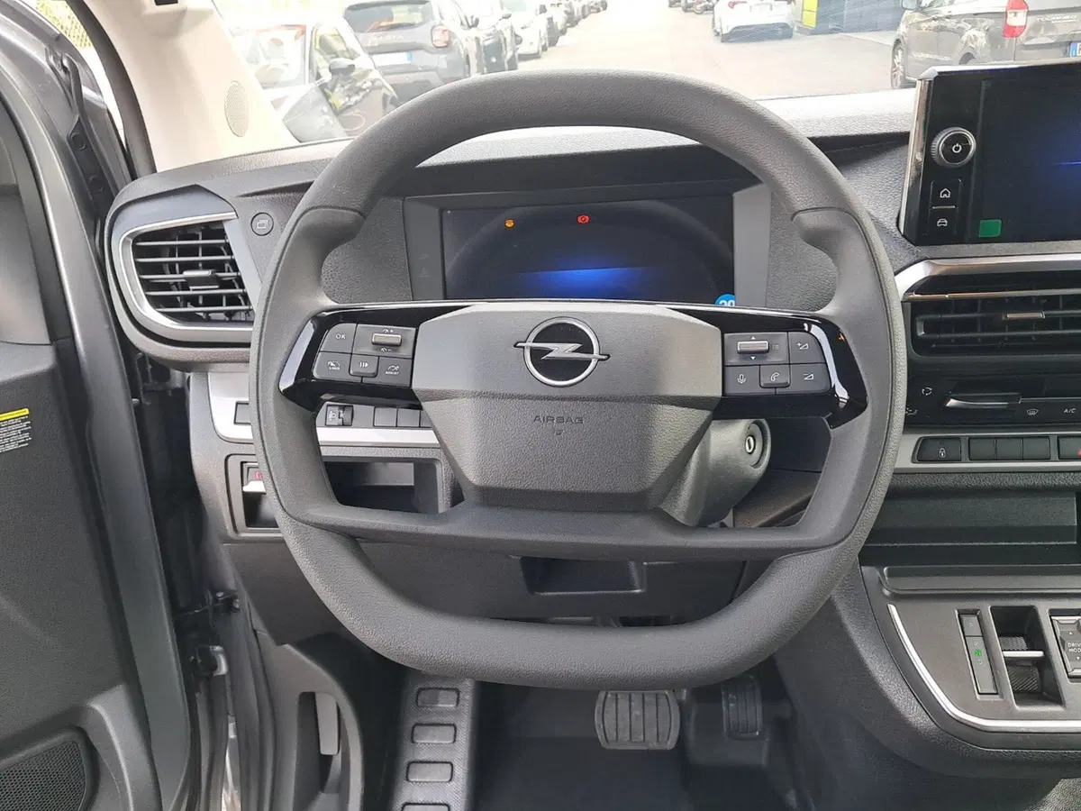 Opel Zafira-e Life nuova a Bologna (16)