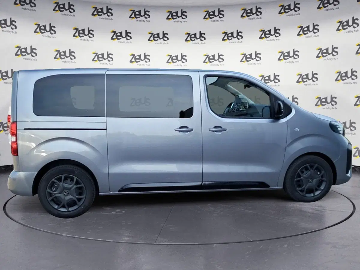 Opel Zafira-e Life nuova a Bologna (7)