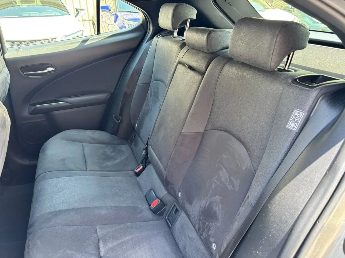 Lexus UX usata a Modena (14)