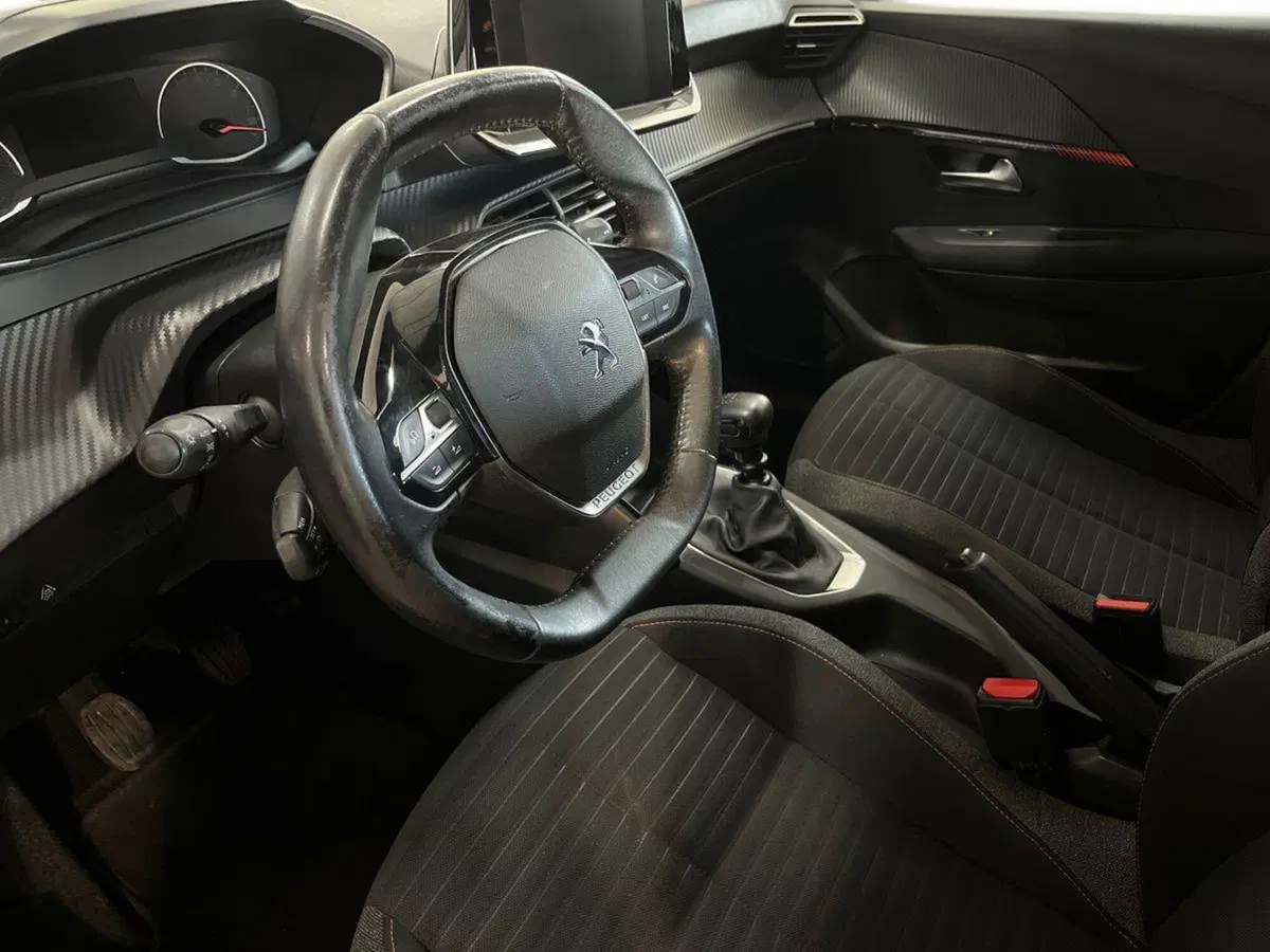 Peugeot 208 usata a Bari (10)