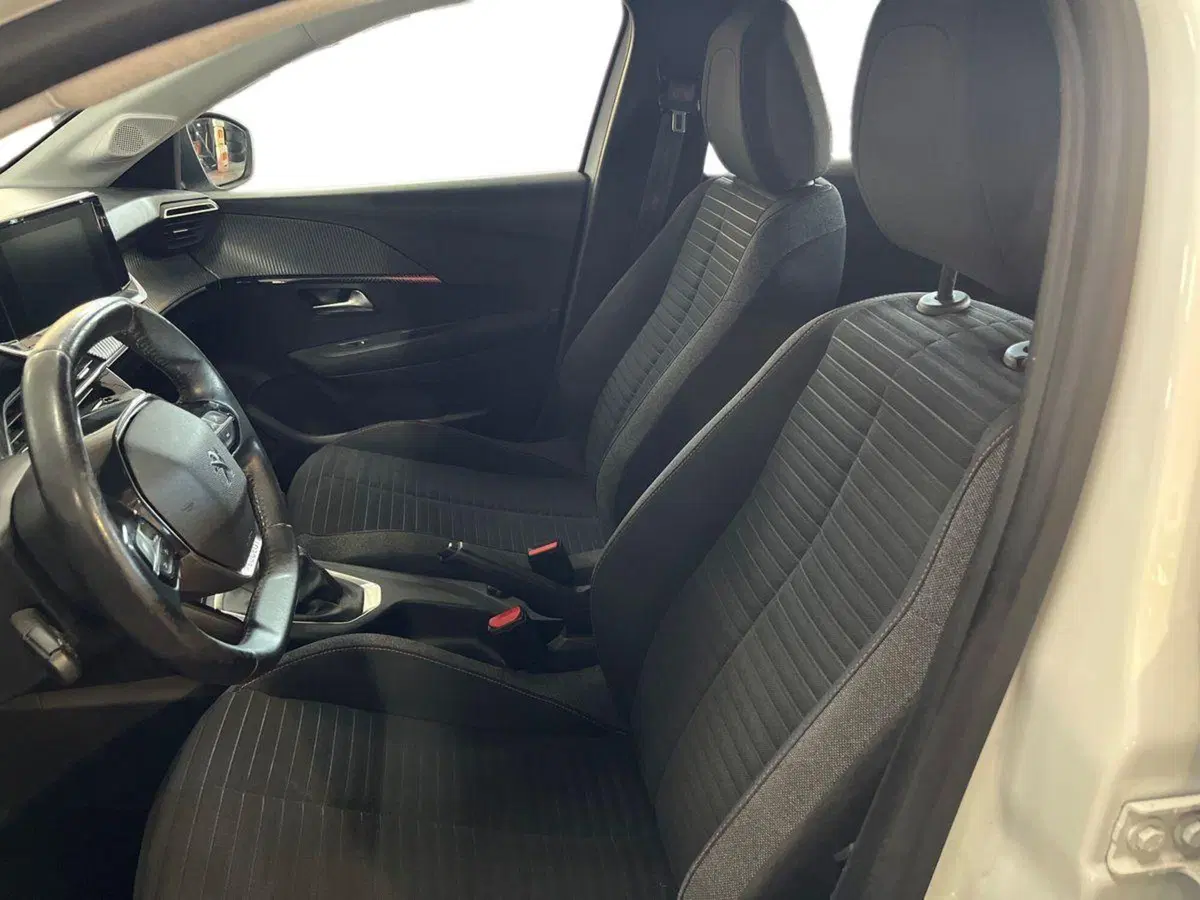 Peugeot 208 usata a Bari (7)
