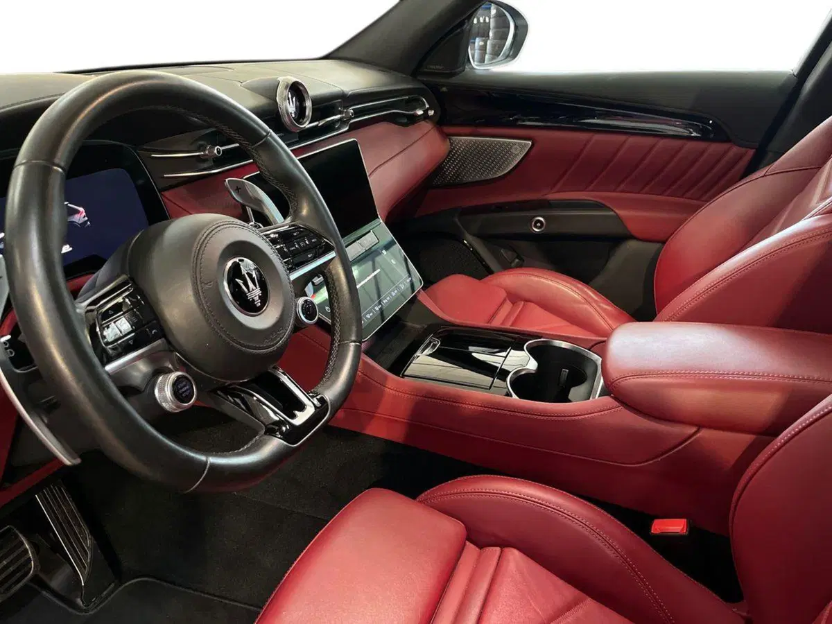 Maserati Grecale usata a Bari (7)