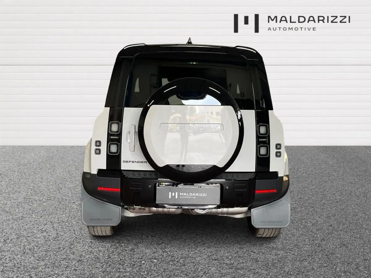 Land Rover Defender nuova a Bari (3)