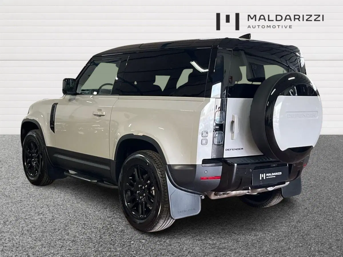 Land Rover Defender nuova a Bari (4)