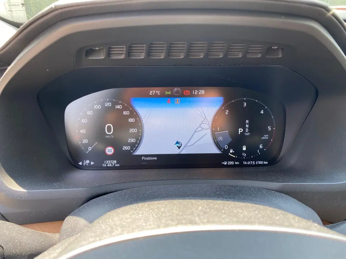 Volvo XC90 usata a Como (8)