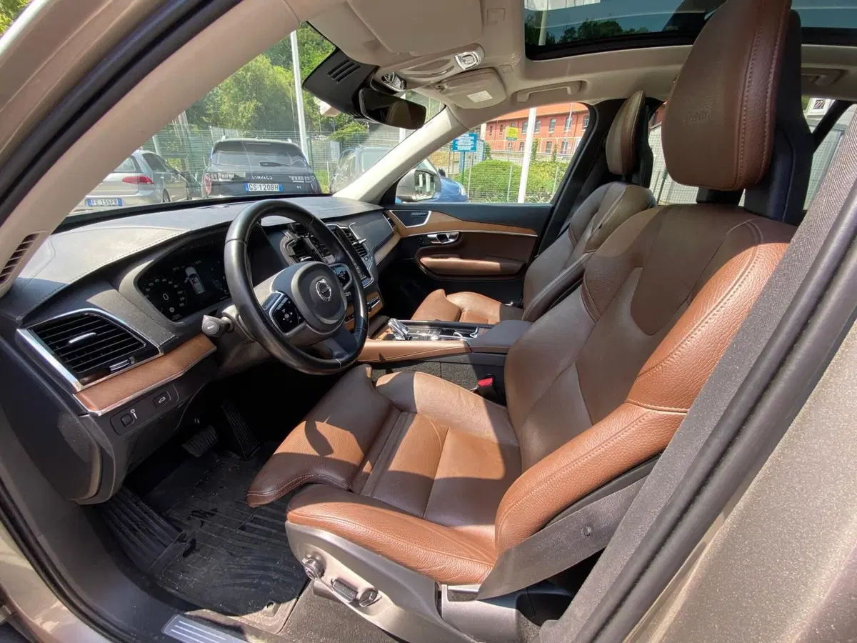 Volvo XC90 usata a Como (9)