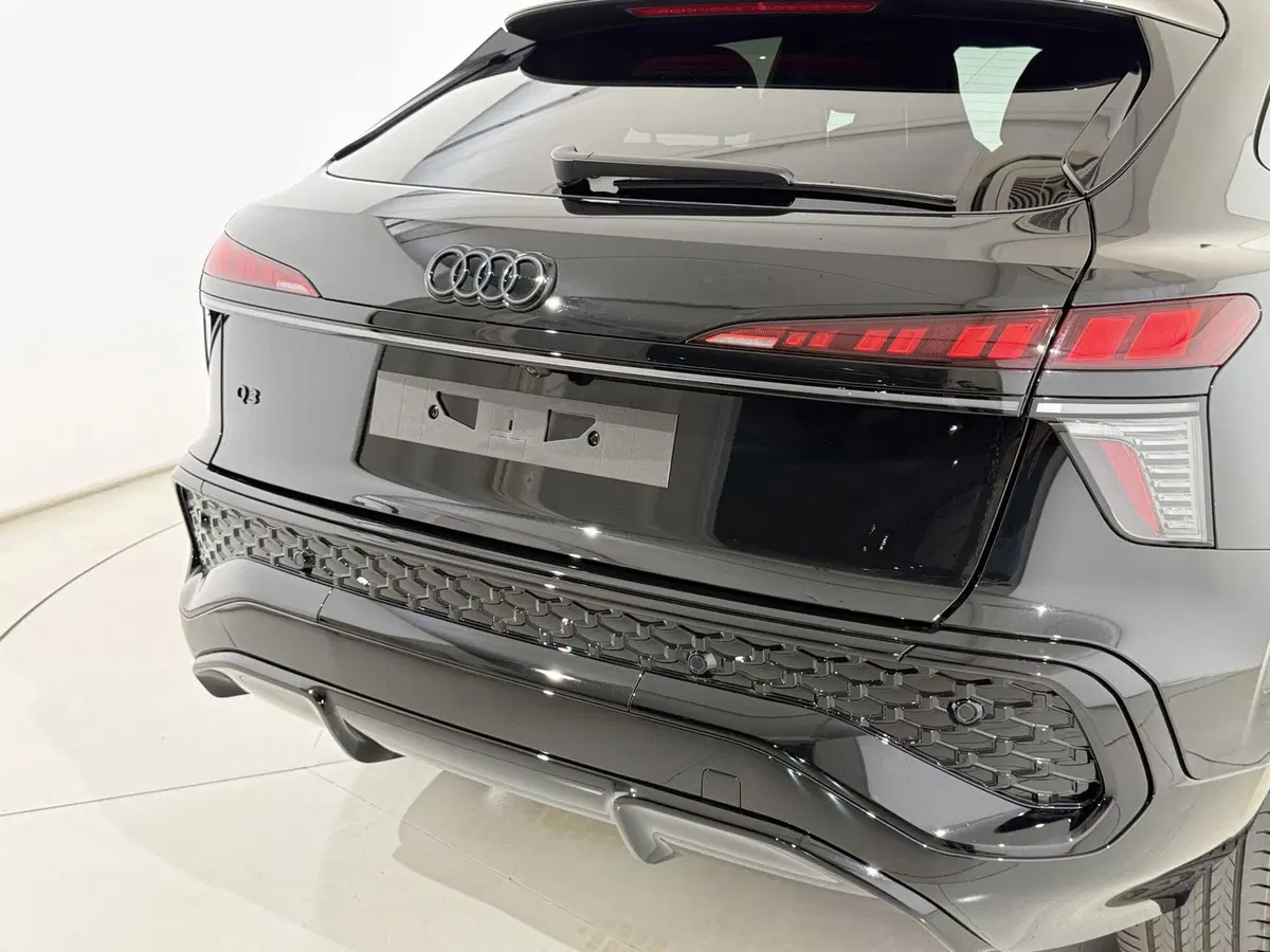 Audi Q3 Sportback nuova a Perugia (10)