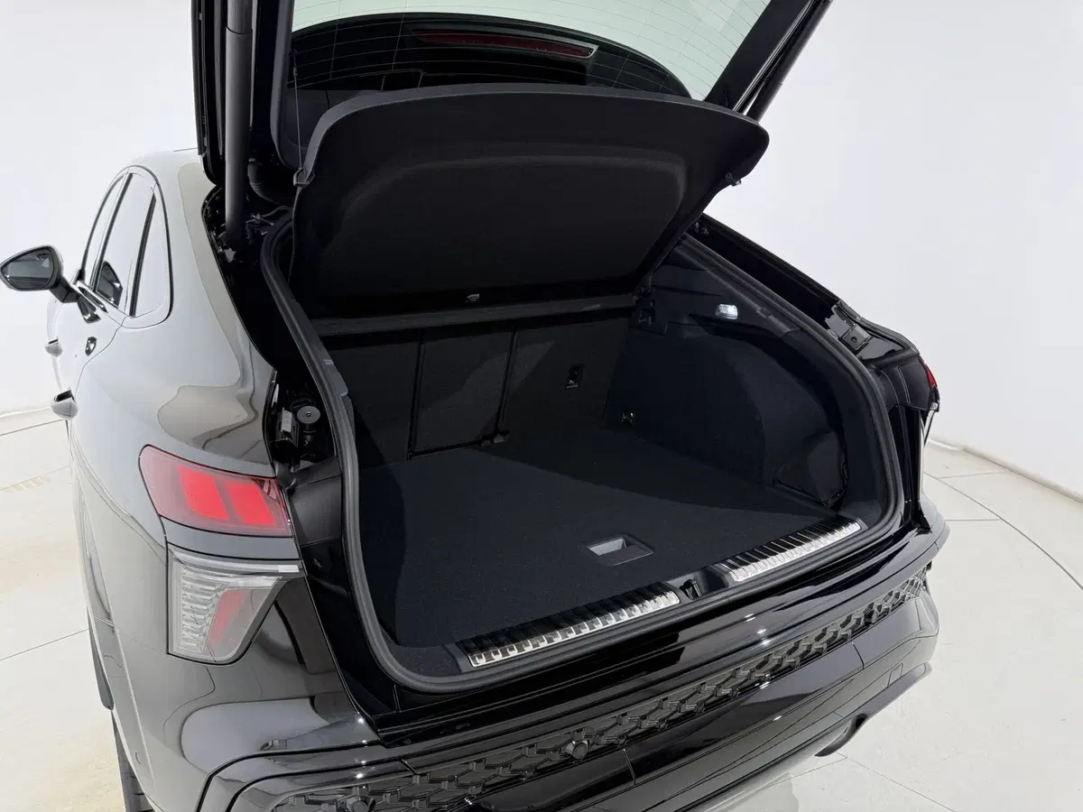 Audi Q3 Sportback nuova a Perugia (18)