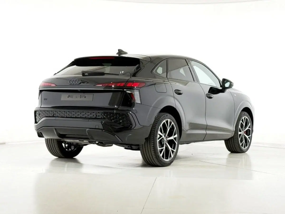 Audi Q3 Sportback nuova a Perugia (5)