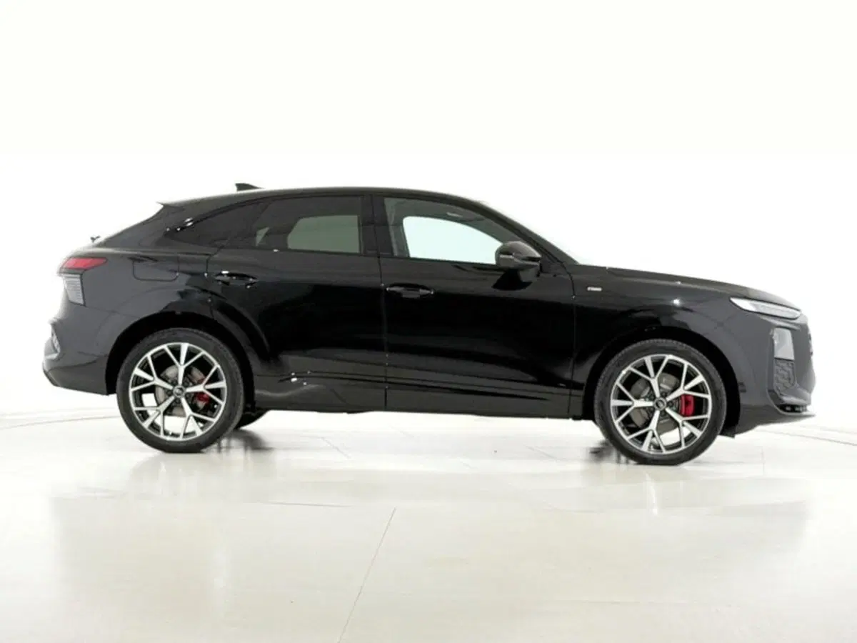 Audi Q3 Sportback nuova a Perugia (6)