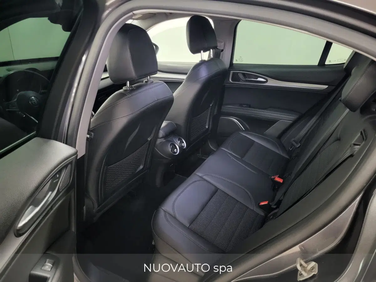 Alfa Romeo Stelvio usata a Arezzo (11)