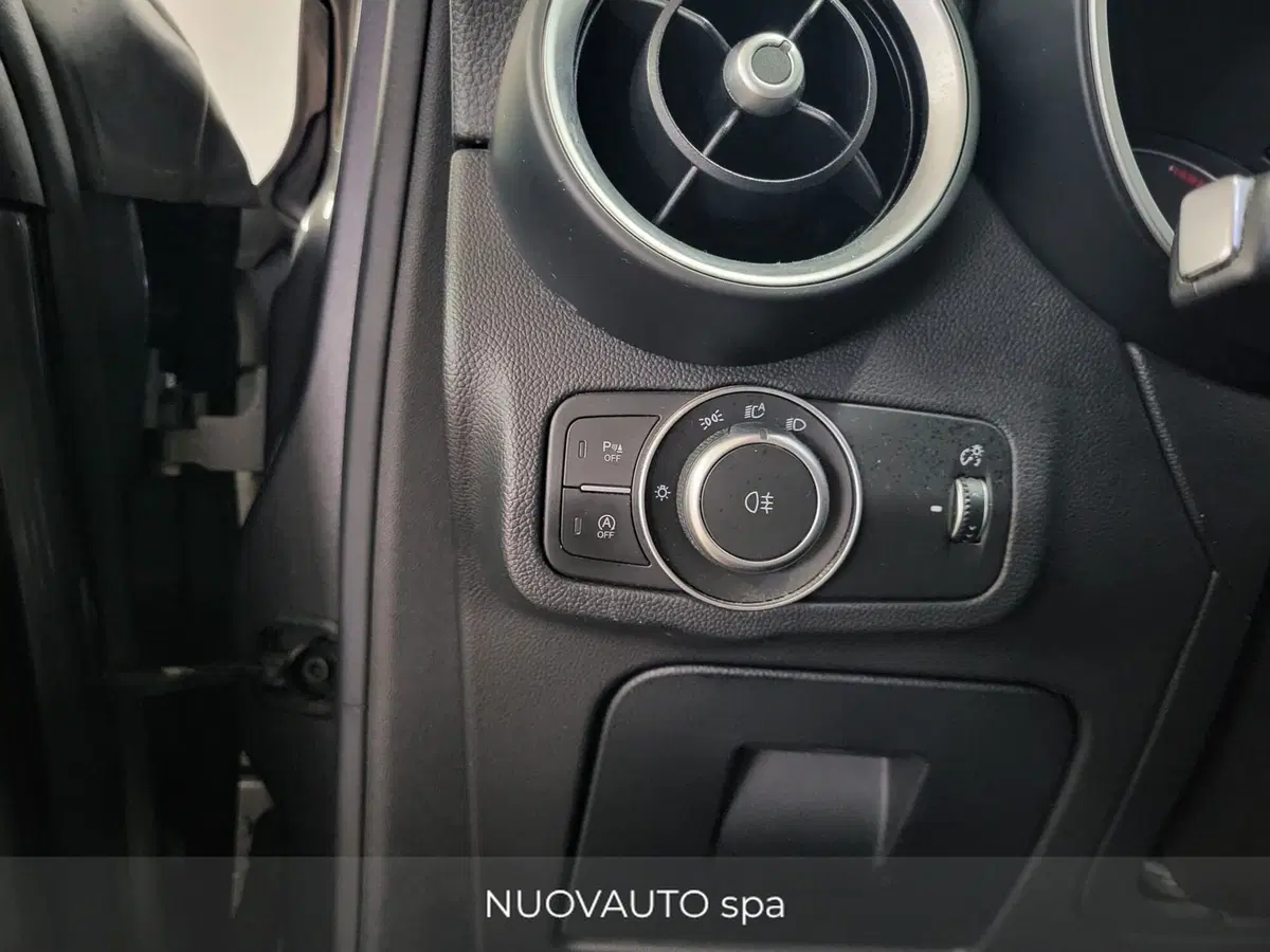 Alfa Romeo Stelvio usata a Arezzo (12)
