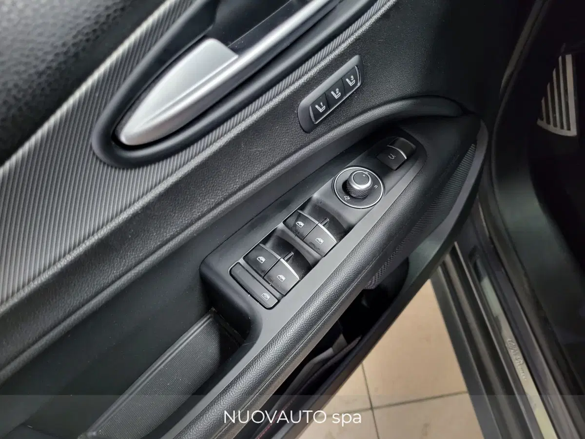 Alfa Romeo Stelvio usata a Arezzo (13)