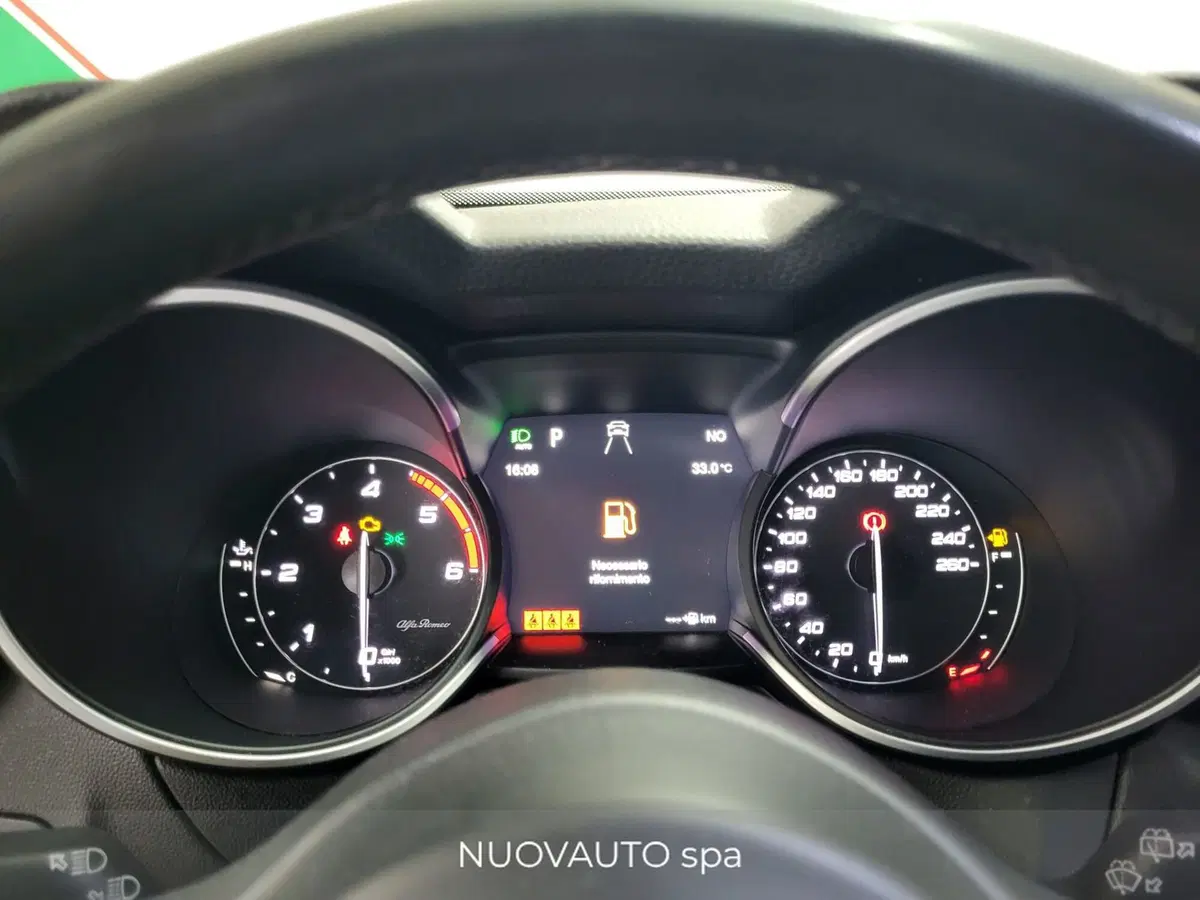 Alfa Romeo Stelvio usata a Arezzo (16)