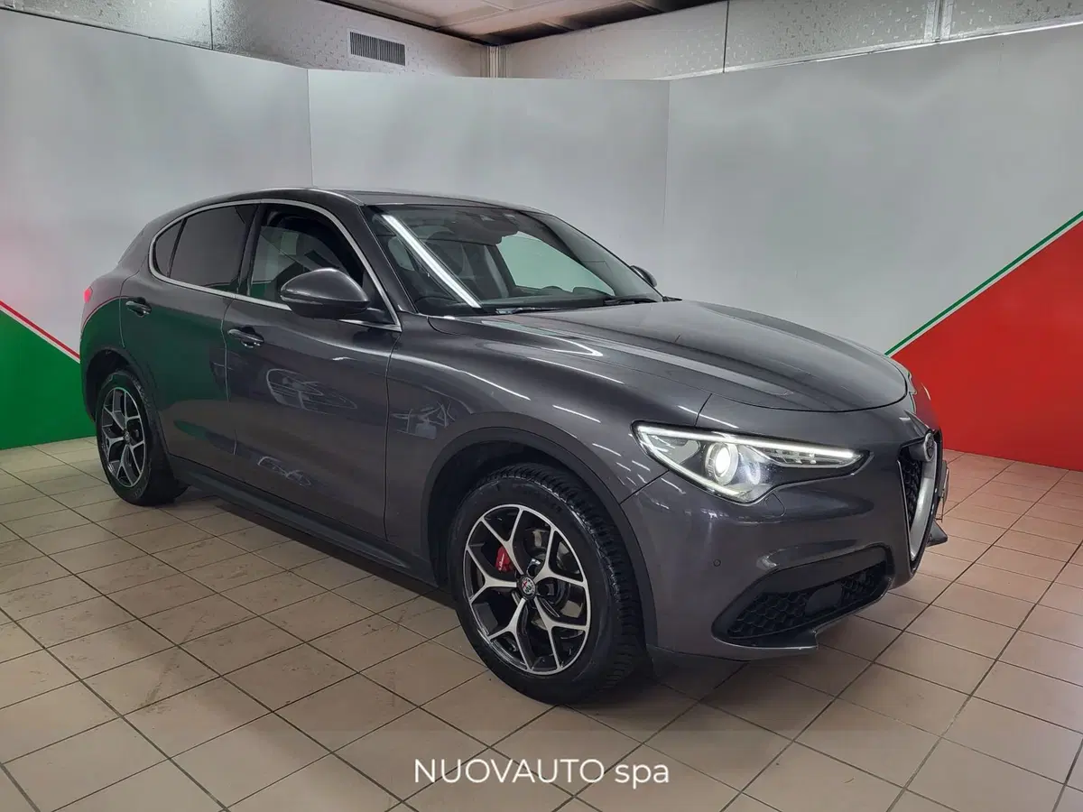 Alfa Romeo Stelvio usata a Arezzo (2)