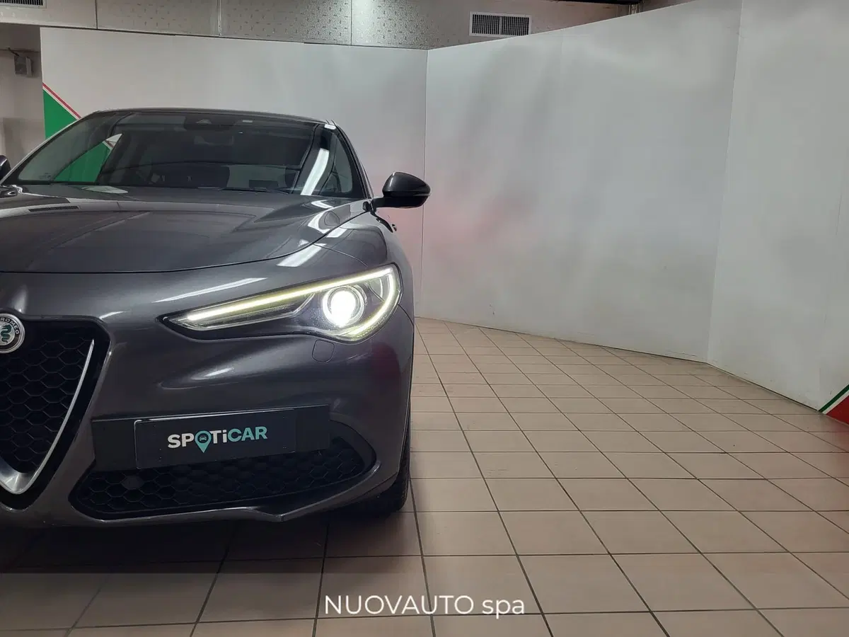 Alfa Romeo Stelvio usata a Arezzo (5)