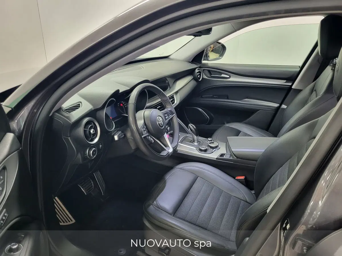 Alfa Romeo Stelvio usata a Arezzo (7)
