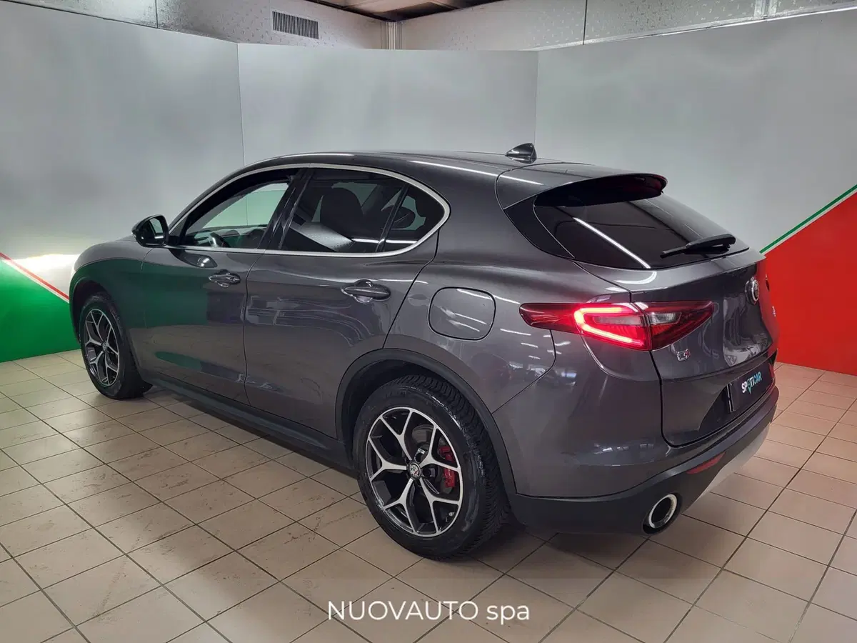 Alfa Romeo Stelvio usata a Arezzo (8)