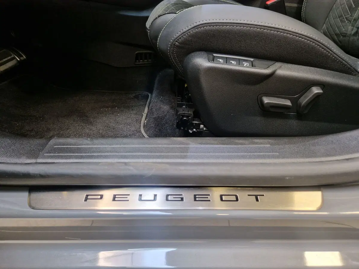 Peugeot 208 usata a Varese (10)