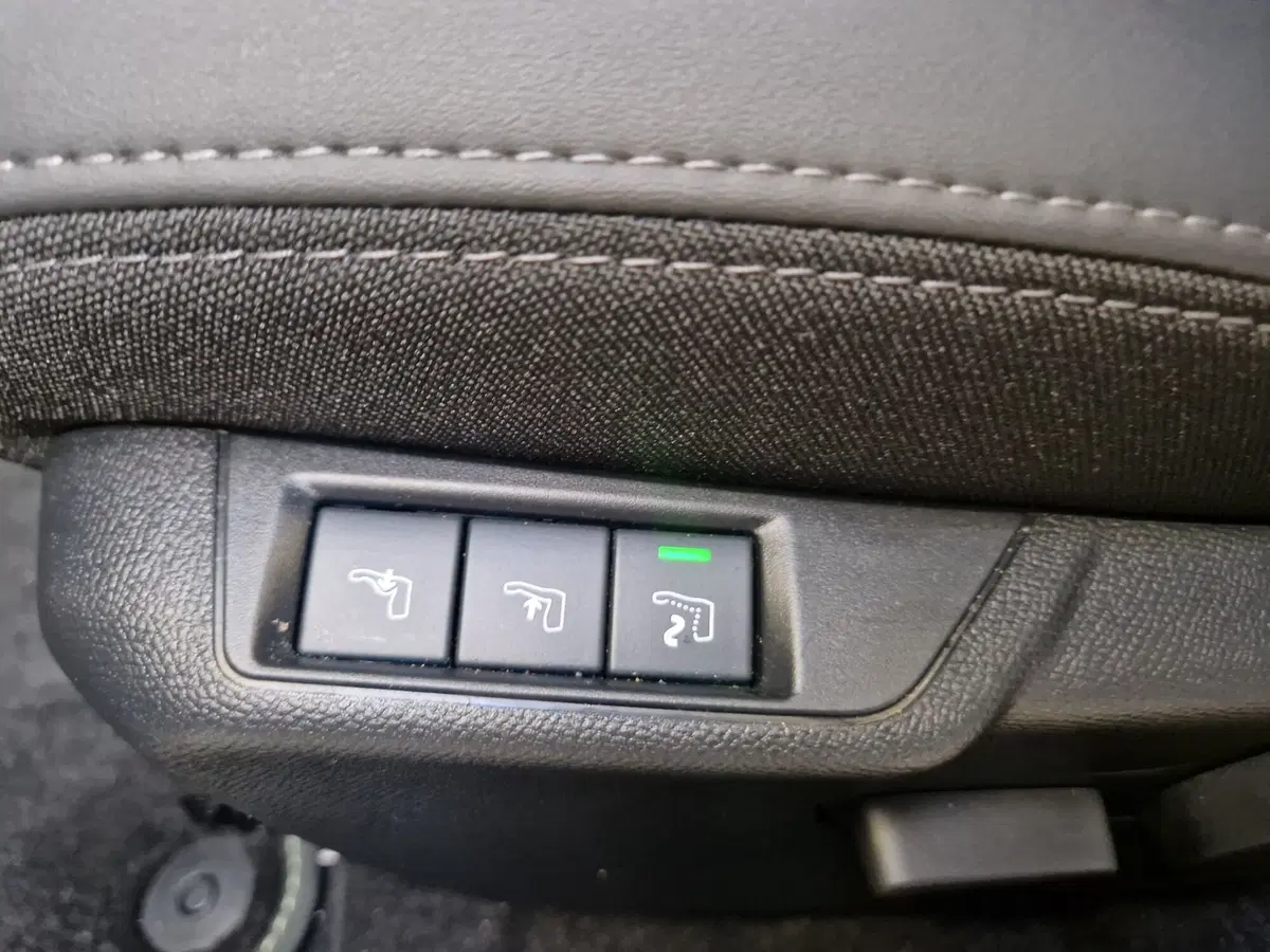 Peugeot 208 usata a Varese (11)