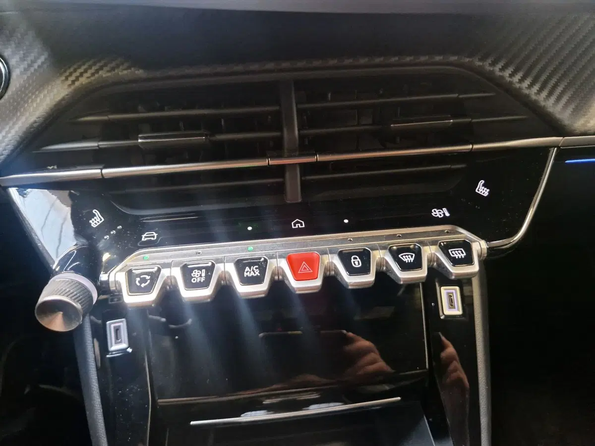 Peugeot 208 usata a Varese (17)