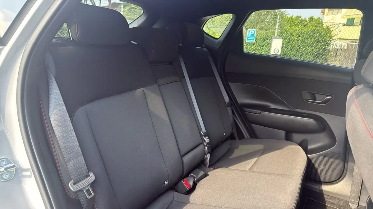Hyundai Kona usata a Massa-Carrara (13)