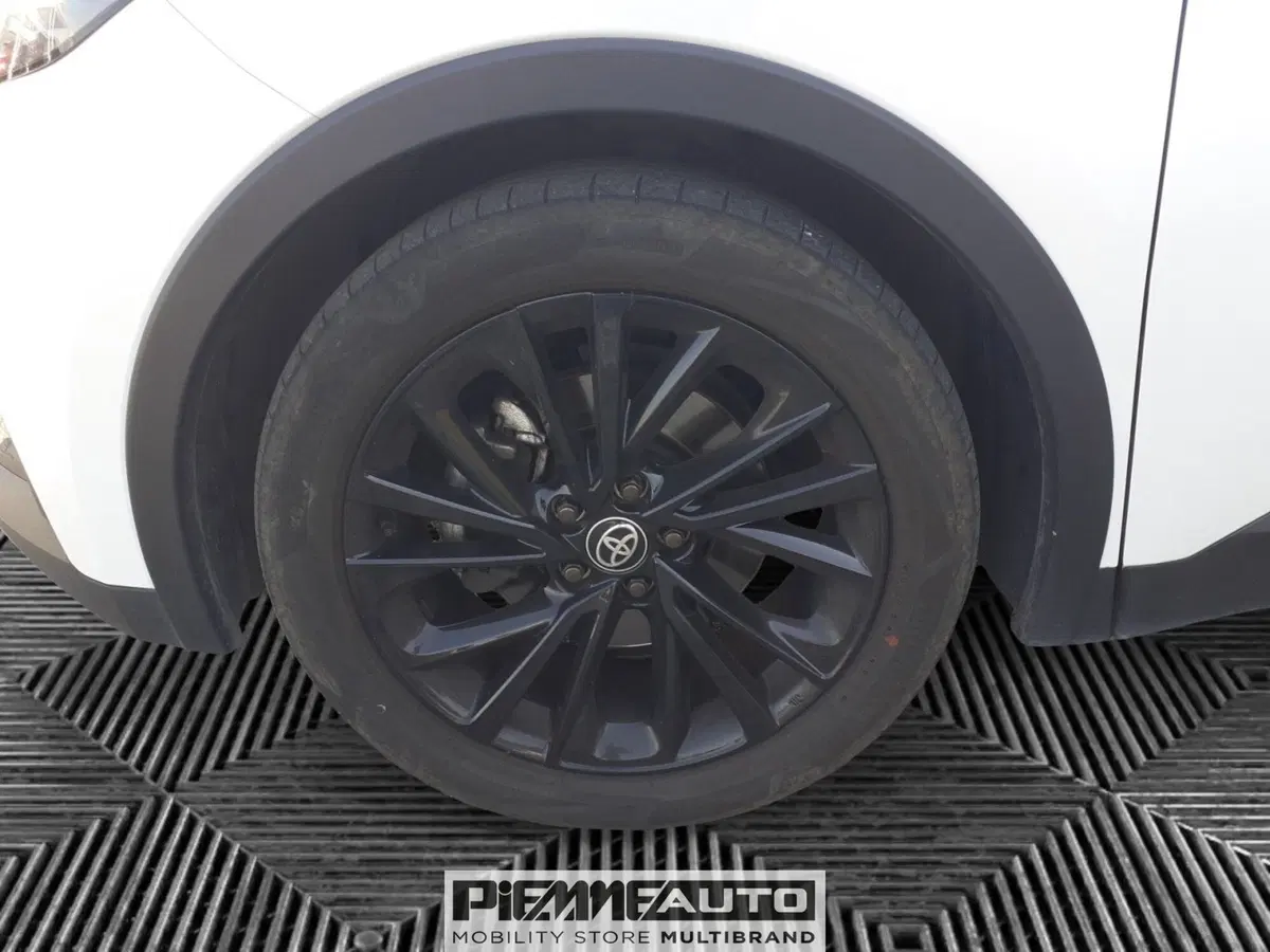 Toyota Toyota C-HR usata a Parma (14)