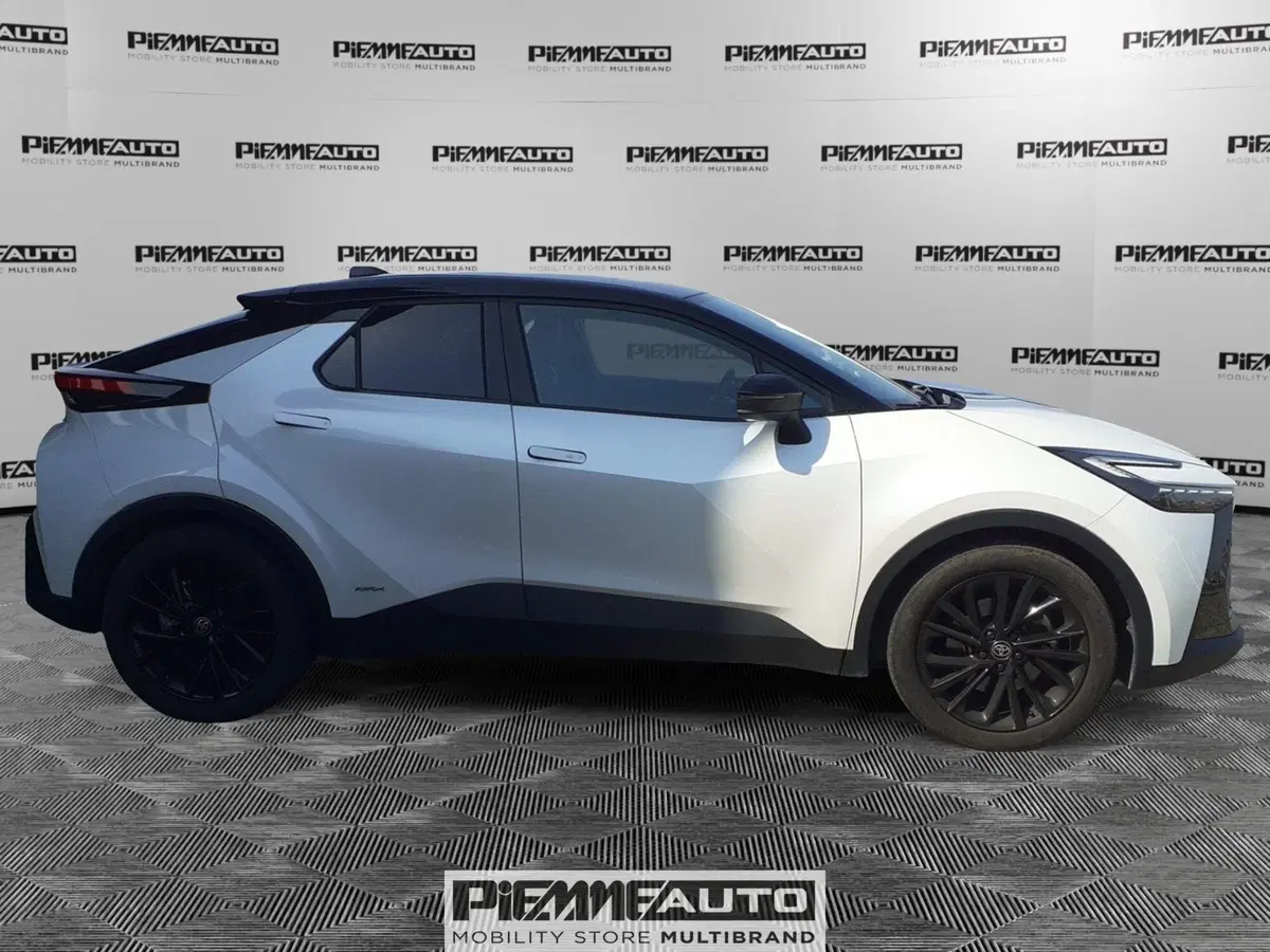 Toyota Toyota C-HR usata a Parma (7)