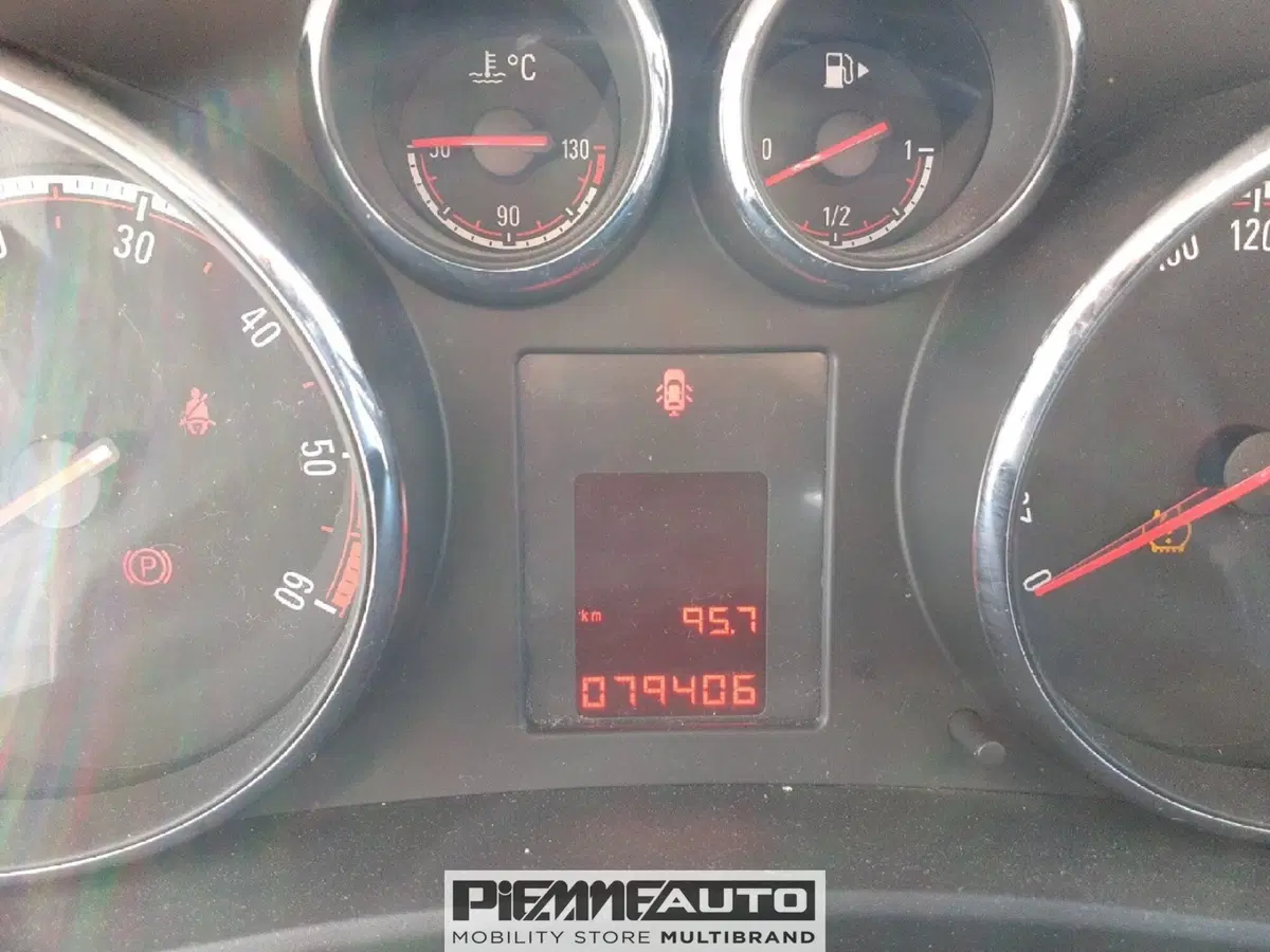 Opel Meriva usata a Piacenza (12)